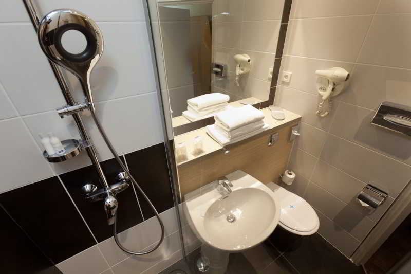 Hôtel Kyriad Marseille Centre Rabatau  | Marseille | Bouches du Rhone | France 9