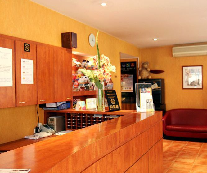 Comfort Hotel Montmartre Place du Tertre  | Paris | Paris | France 5