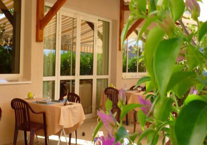 Hotel le Chatard  | Sarcey | Rhone | Francia 3