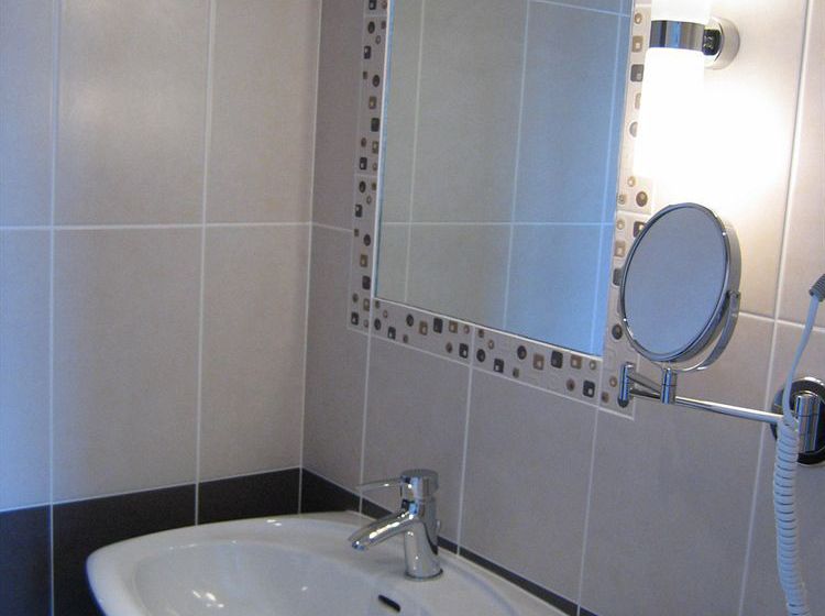 Inter-Hotel du Commerce  | Vaiges | Mayenne | France 5