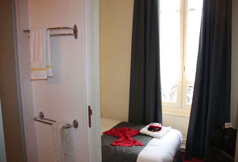 Hotel de Biarritz  | Vichy | Allier | France 14