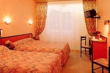 Hotel Logis Auberge Du Cheval Blanc Et Le Clovis 