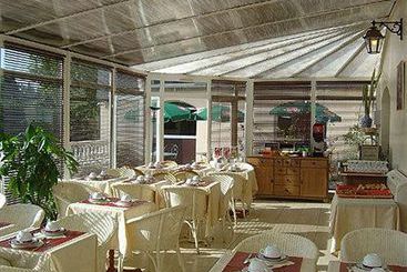 Hôtel Le Relais de Courlande  | Les Loges-en-Josas | Yvelines | France 3