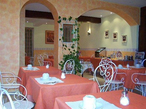 Brit Hotel Bleu Nuit  | Saintes | Charente-Maritime | France 12