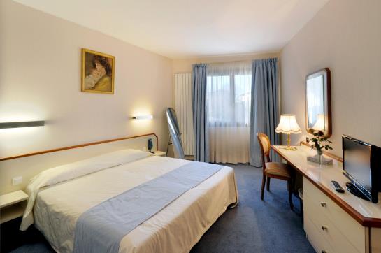 Minotel Le Bourgogne Evian  | Évian-les-Bains | Haute-Savoie | France 14