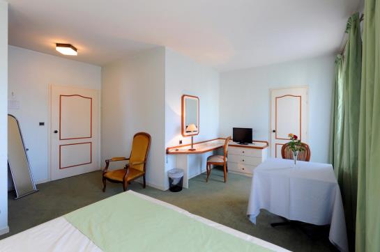 Minotel Le Bourgogne Evian  | Évian-les-Bains | Haute-Savoie | France 17