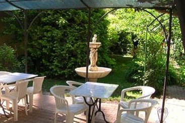Au Saint Roch Hotel Et Jardin  | Avignon | Vaucluse | France 5