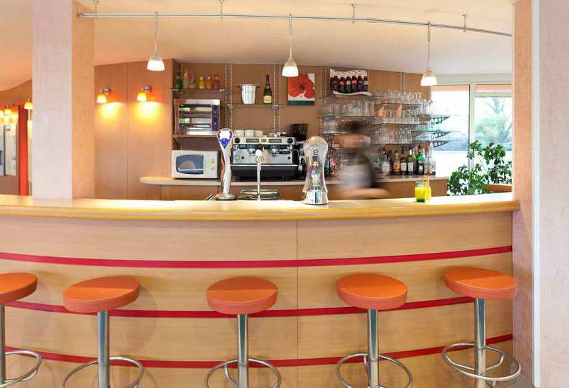 Hotel Ibis Tarbes Odos  | Odos | Hautes-Pyrenees | France 6