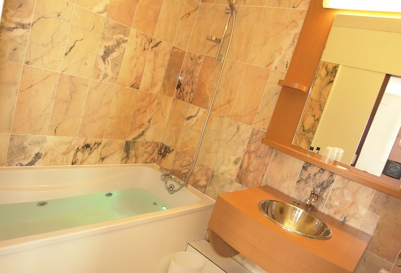 Brit Hotel Castel  | Rennes | Ille-et-Vilaine | France 20