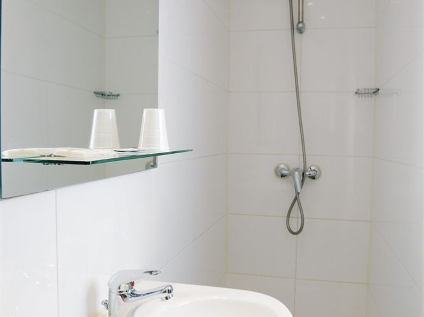 Hôtel De L'Exposition  | Paris | Paris | France 18