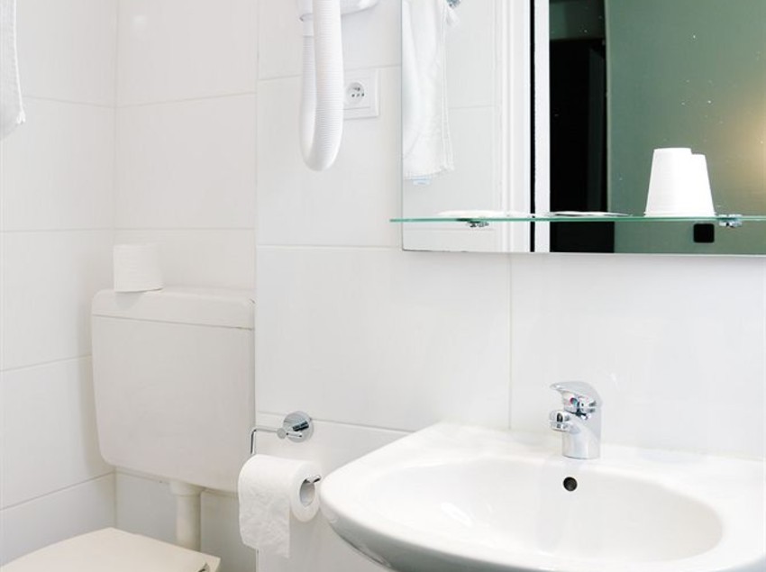 Hôtel De L'Exposition  | Paris | Paris | France 19