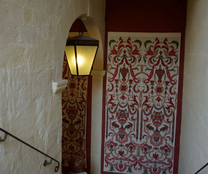 Hôtel De L Amphitheatre  | Arles | Bouches du Rhone | France 4